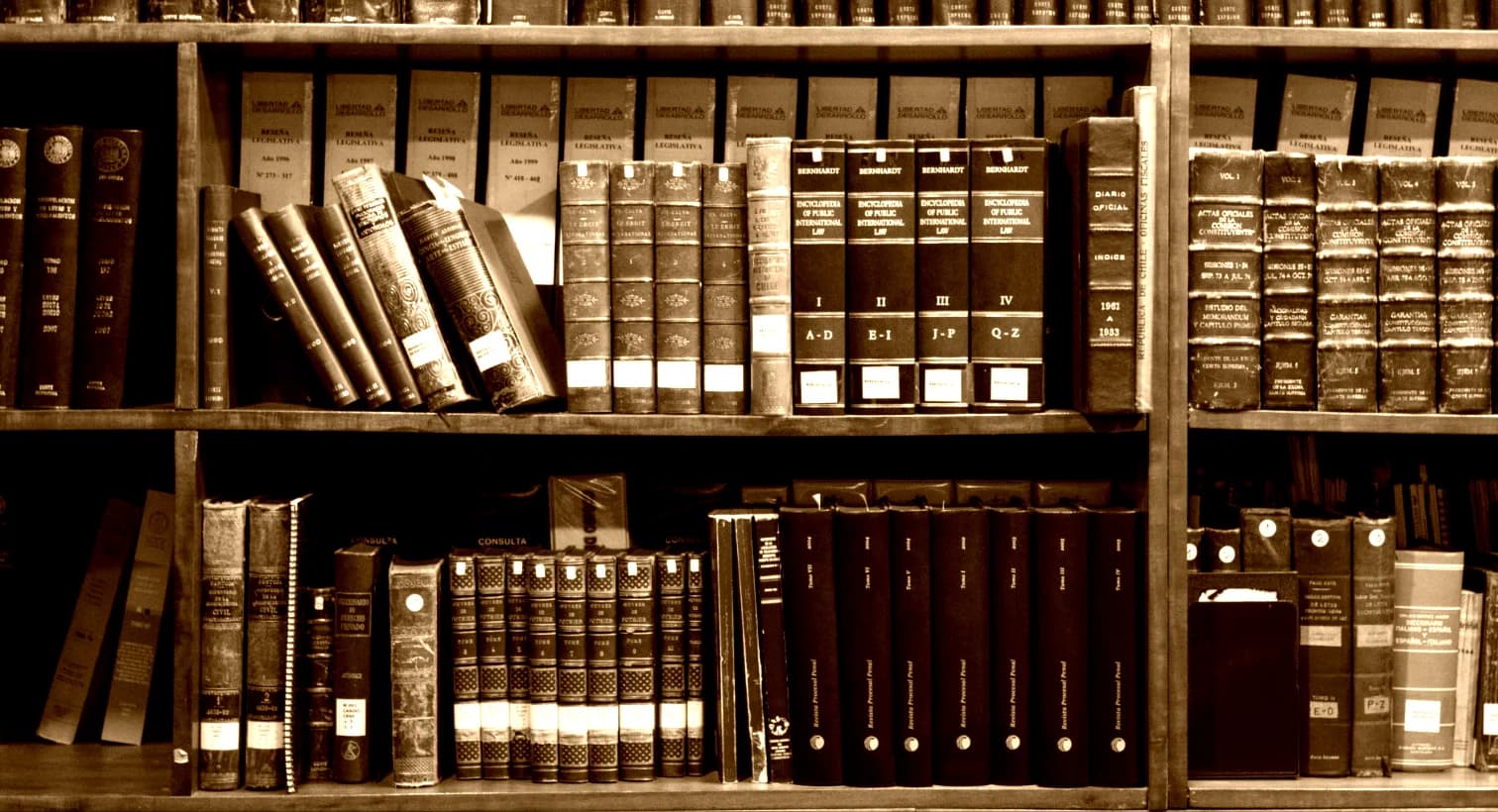 Biblioteca jurídica del Estudio Jurídico LCB en San Salvador de Jujuy